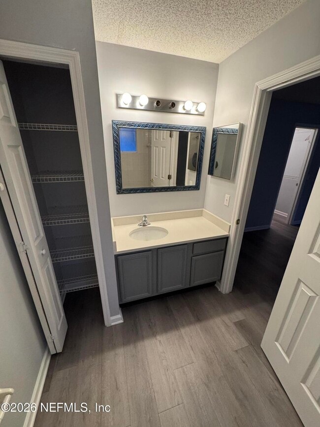 Building Photo - 5558 Oak Crossing Dr