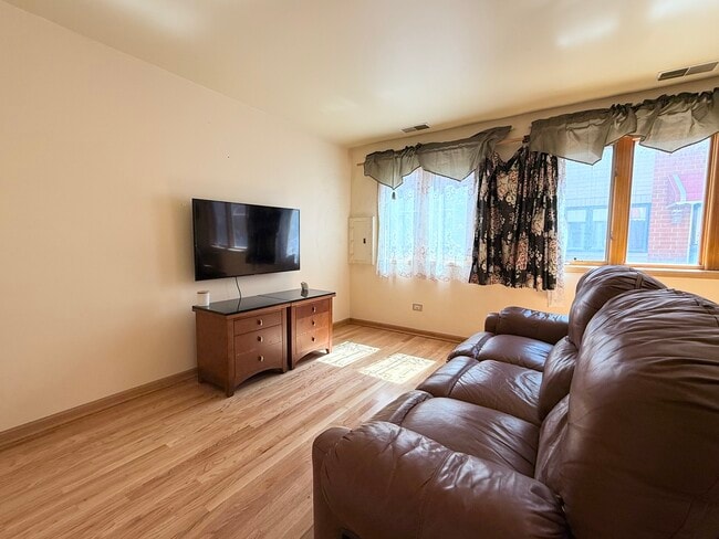 Building Photo - 2105 S Tan Ct