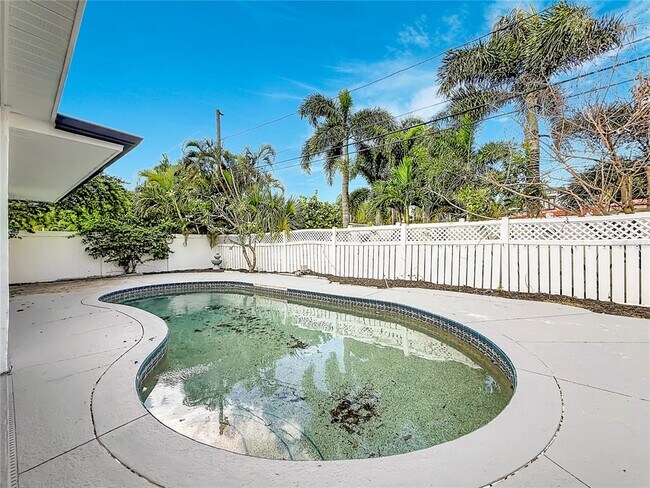 Building Photo - 2472 Tradewinds Dr