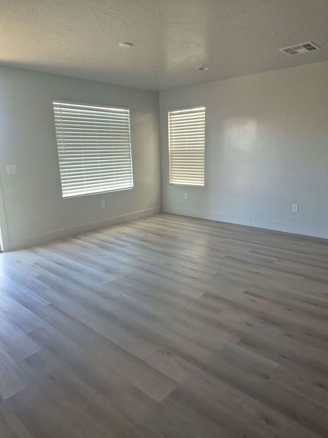 Building Photo - 4051 Cerro Wy