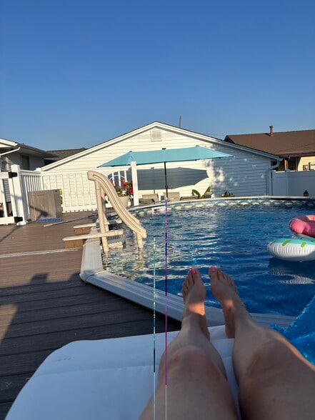 Building Photo - 616 S Paris St