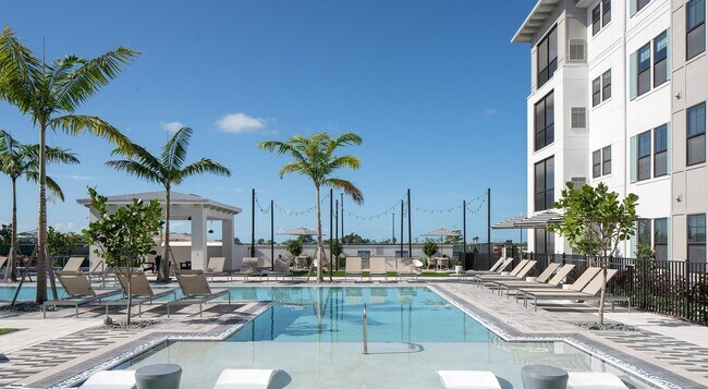 Building Photo - 6850 Foxtail Palm Wy