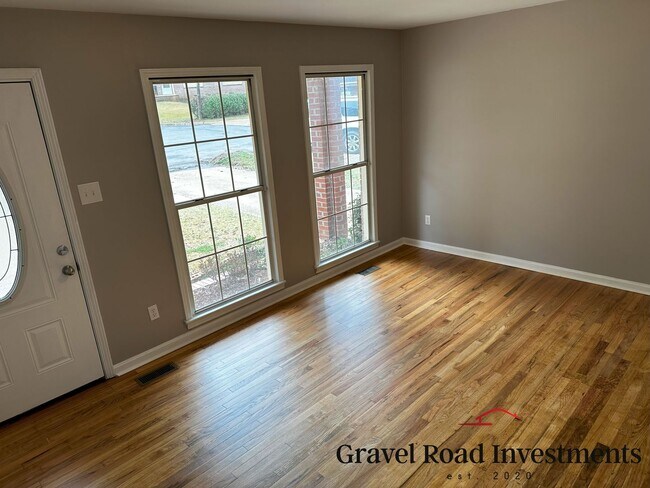 Building Photo - Charming 3-Bedroom Brick Home in a Quiet Cul-de-Sac