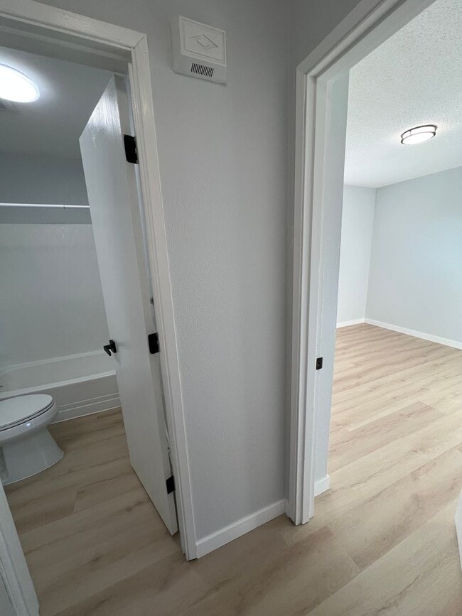 Building Photo - 928-932 N 6th Street