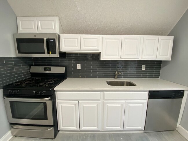 Building Photo - 363 Sherman Ave