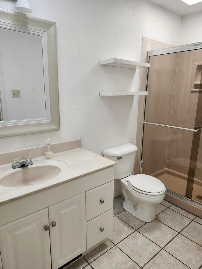 Building Photo - 8805 Yankee Dr NE