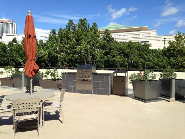 Building Photo - 1717 Ala Wai Blvd