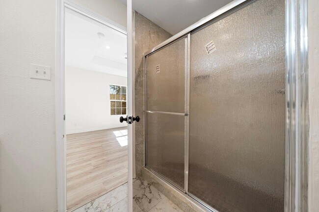 Building Photo - 305 E Humble St