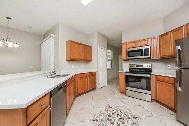 Building Photo - 710 Paris Dr