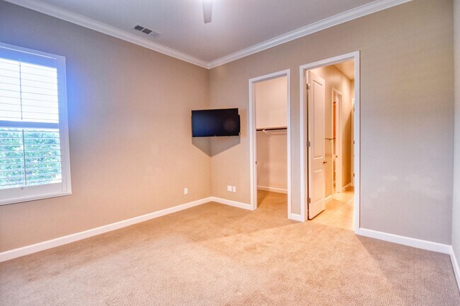 Building Photo - 5 Bedroom Resort-Style Estate with Pool, Spa & RV Parking