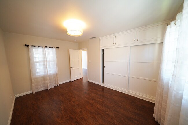 Building Photo - 11252 Delano St
