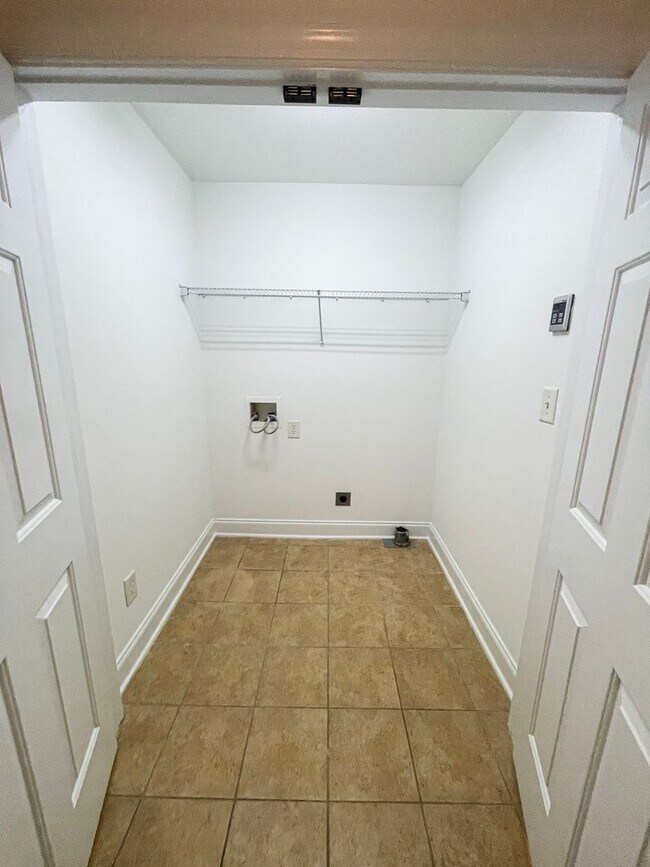 Building Photo - 282 Braddock Dr