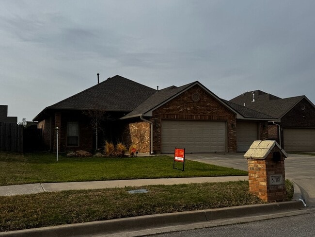 Building Photo - 5708 NW Valor Ave