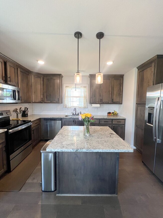 Building Photo - Charming Ranch-Style Home on a Large Corne...