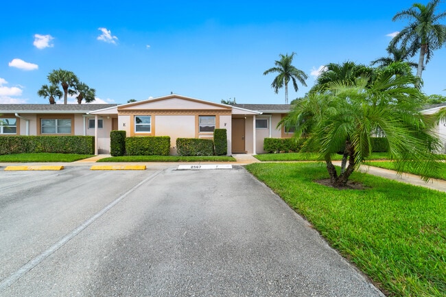 Building Photo - 2567 Dudley Dr W