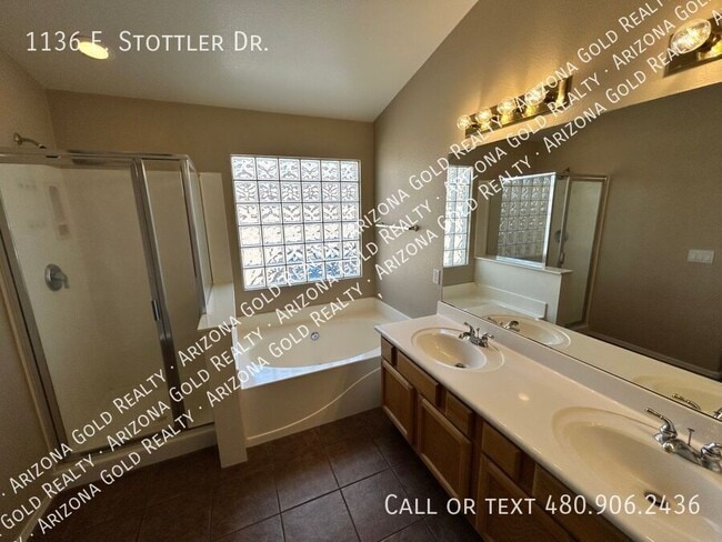 Building Photo - 1136 E Stottler Dr
