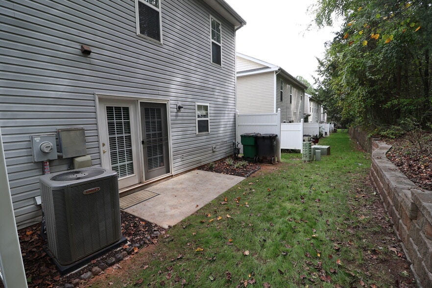Building Photo - 10979 Princeton Village Dr