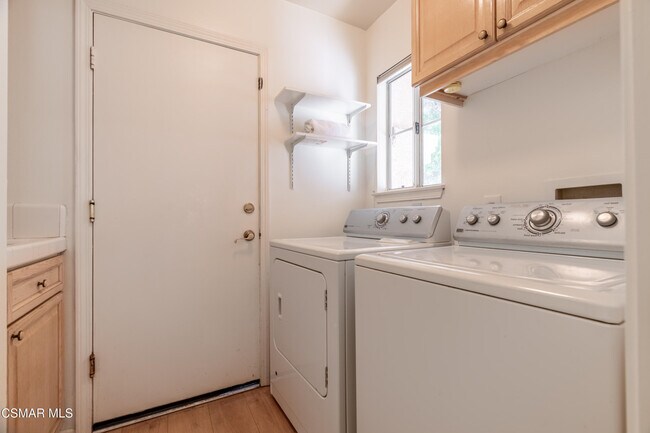 Building Photo - 1768 Fox Springs Cir