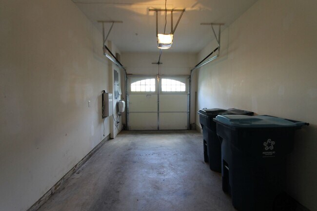 Building Photo - 316 Ross Ct