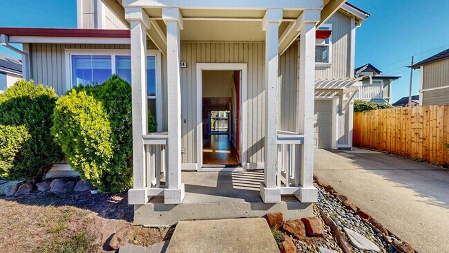 Building Photo - Beautiful 3 Bedroom 2.5 Bath Single Family...