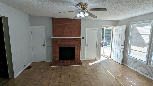 living room - 804 Wabash Ave