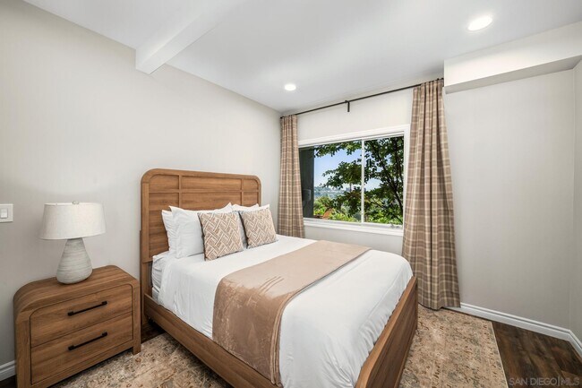 Building Photo - 7201 Country Club Dr