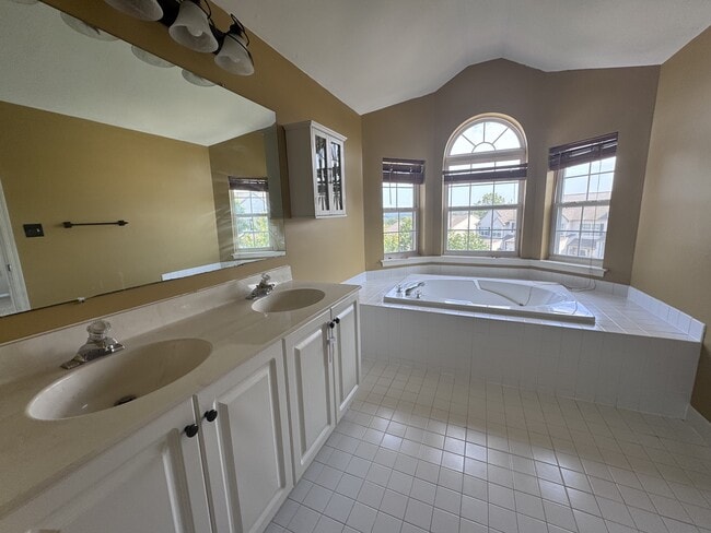Building Photo - 654 Fawn Cir