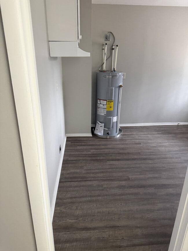 Building Photo - 194 E Biscayne Rd