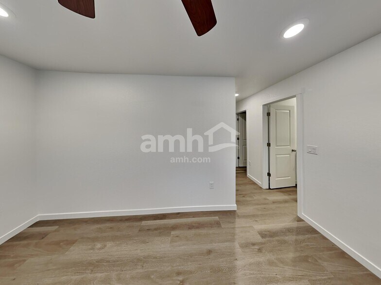 Building Photo - 6620 S Newbern St