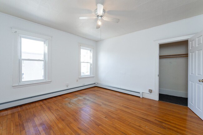 Building Photo - 26 Wilson St