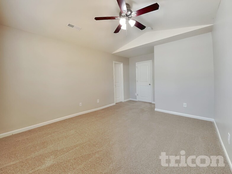 Building Photo - 325 Emilies Crossing Way