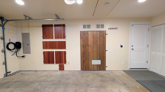Building Photo - Refined 4BR House + private office, EV, ga...