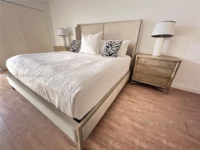 Building Photo - 1717 N Bayshore Dr