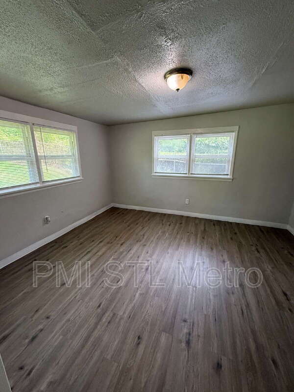 Building Photo - 6170 Emerald Ave