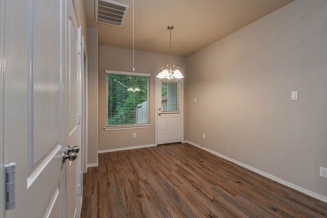 Building Photo - 15633 Sycamore Dr