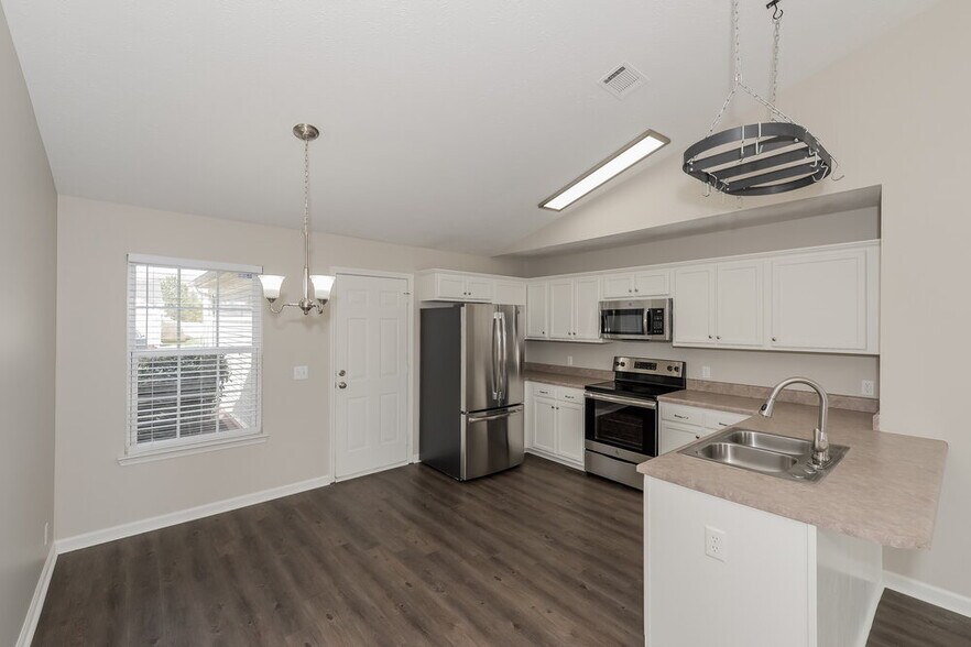 Building Photo - 7409 E Winchester Dr