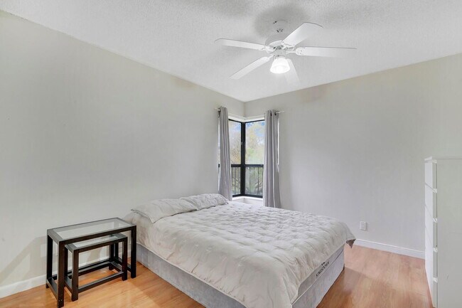 Building Photo - 3543 Cocoplum Cir