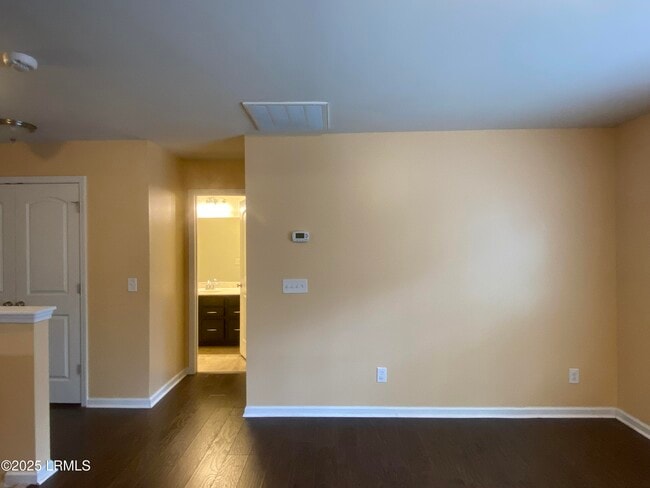 Building Photo - 204 Mission Way