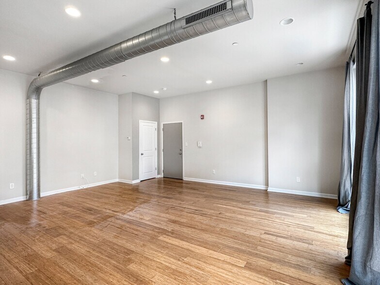 Building Photo - 2418 Frankford Ave