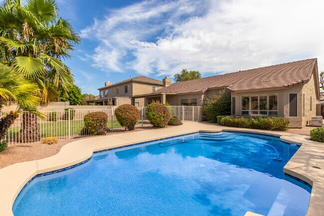 Primary Photo - Arabian Views 4 bed 2 bath with pool