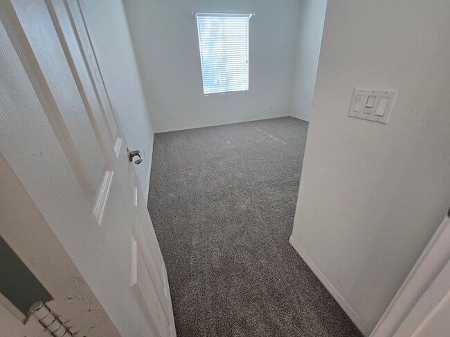 Building Photo - 6011 Dubois Pl