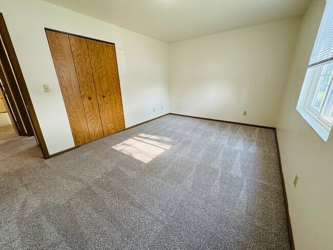 Building Photo - 156 Westside Dr