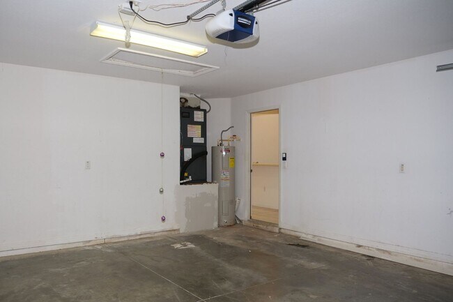 Building Photo - 4 Bedroom Pool Home Available Now!
