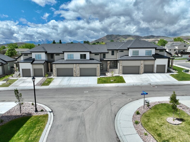 Building Photo - 2057 N Harvest Vlg Ln