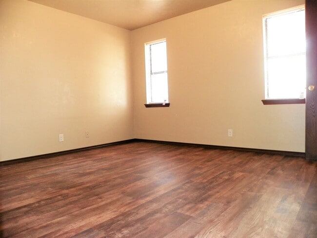 Building Photo - 3 Bedroom Brick home in Tecumseh