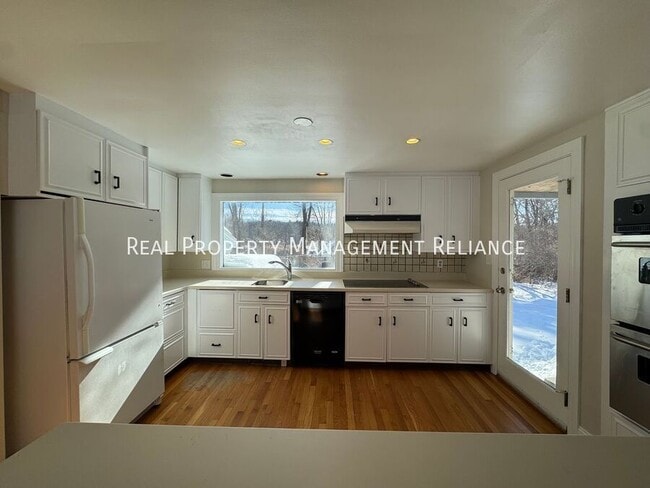 Building Photo - 30 Morningside Ln