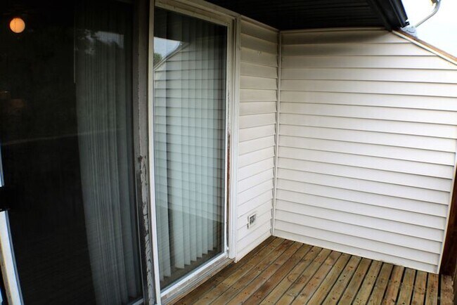 Building Photo - $1,100 | 2 Bedroom, 1 Bathroom CONDO | CAT Friendly* | Available for Immediate Move In!