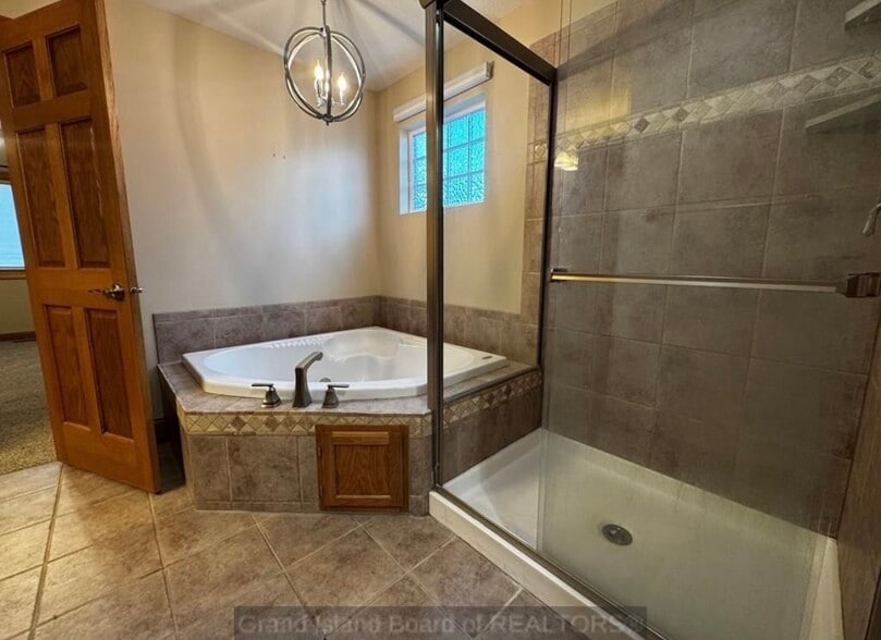 Building Photo - 4021 Sandalwood Dr