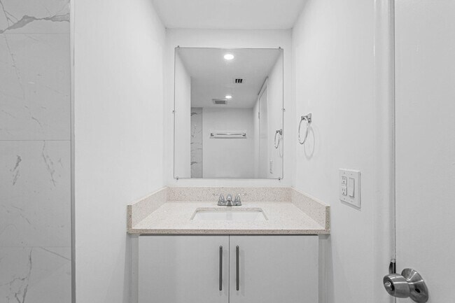 Building Photo - 9227 SW 87th Ave