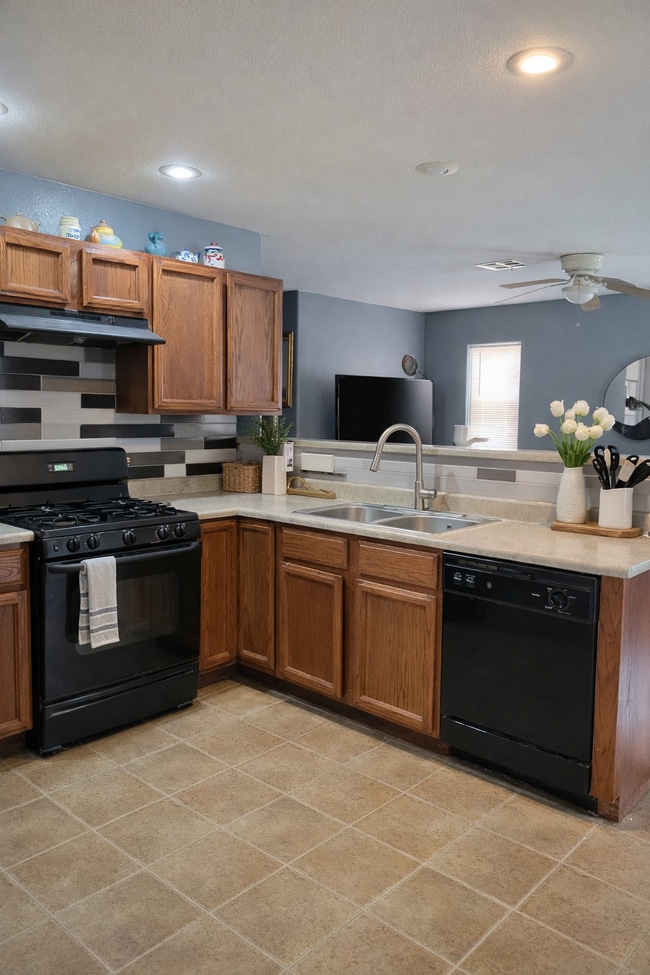 Building Photo - 1391 Espejo Ct